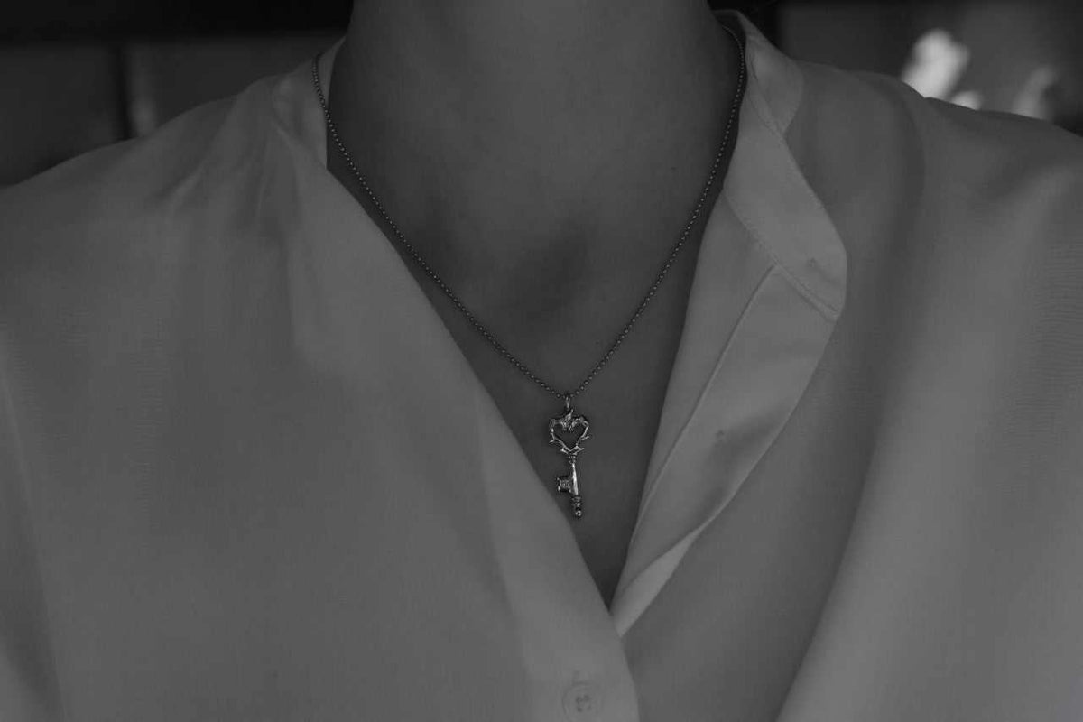 diamond white gold pendant