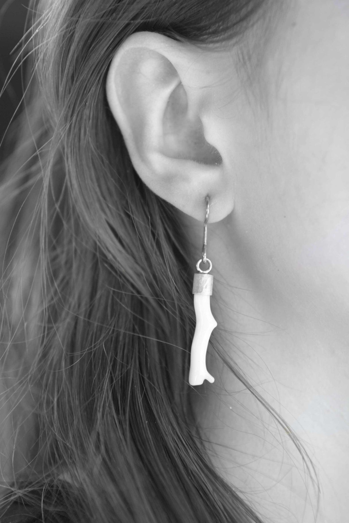 Lesunja Sweet White Coral Silver Hangers, detail view, Lesunja atelier Zurich