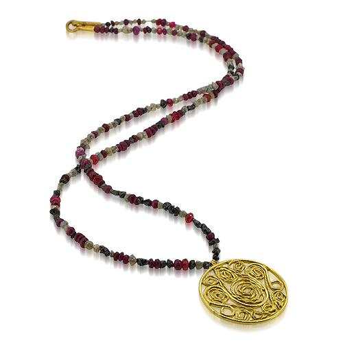 filigree yellow gold pendant
