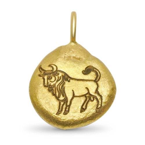 Lesunja Zodiac Taurus Silver Necklace Yellow Gold Nugget Moonstone, detail view, Lesunja atelier Zurich