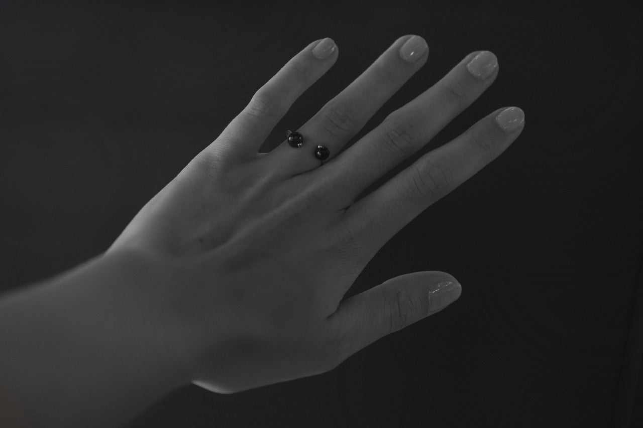 black diamonds ring