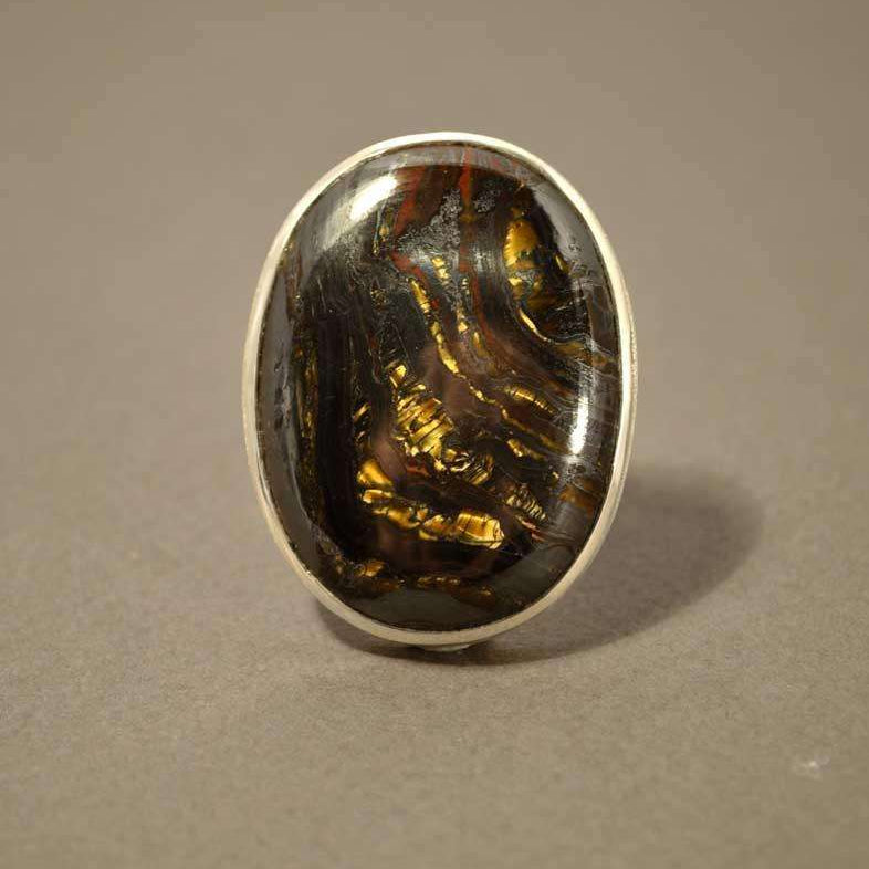 Lesunja Silver Tiger Iron Ring, detail view, Lesunja atelier Zurich