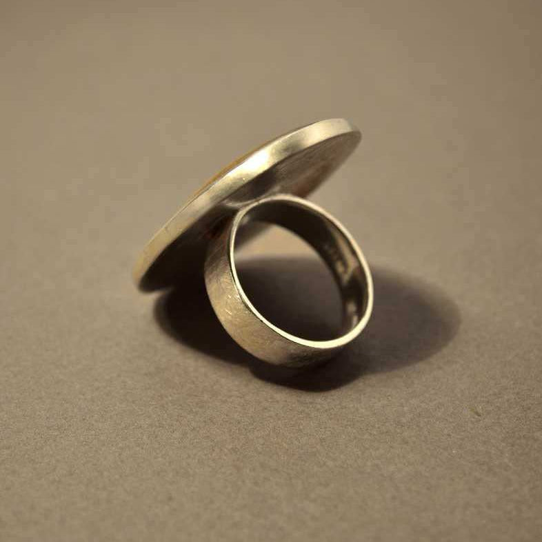 Lesunja Silver Tiger Iron Ring, detail view, Lesunja atelier Zurich