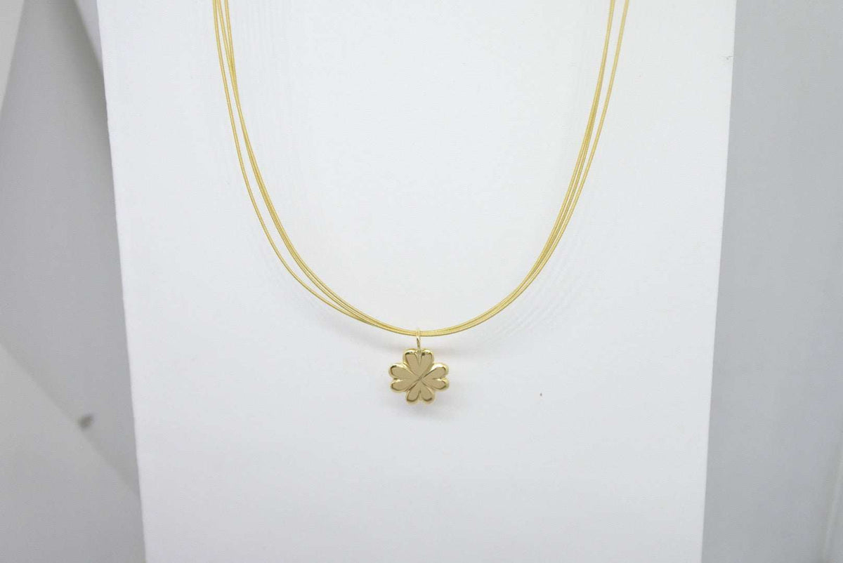 Lesunja Yellow Gold Clover Leaf Necklace, detail view, Lesunja atelier Zurich