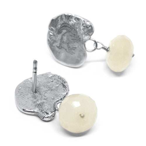 Lesunja Zodiac Capricorn Gold Stud Earrings, detail view, Lesunja atelier Zurich