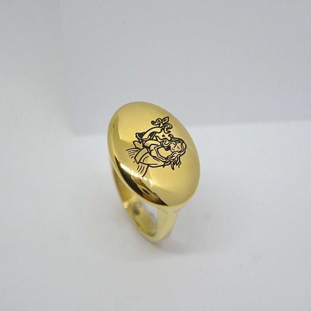 Lesunja Zodiac Virgo Steel Yellow Gold Plated Ring, detail view, Lesunja atelier Zurich