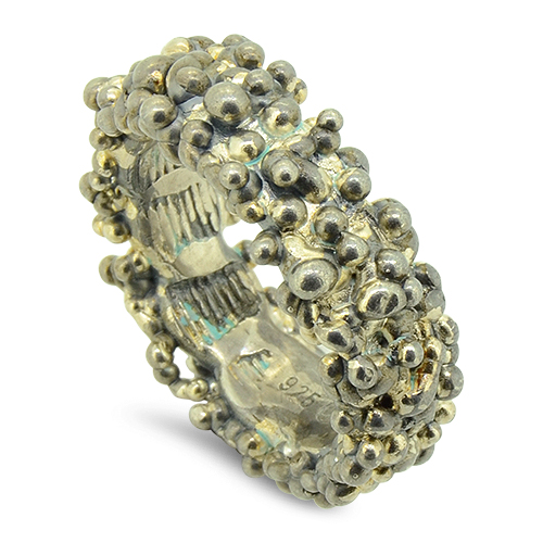 Lesunja Troja Ring Silver Blackened & Patinated, detail view, Lesunja atelier Zurich