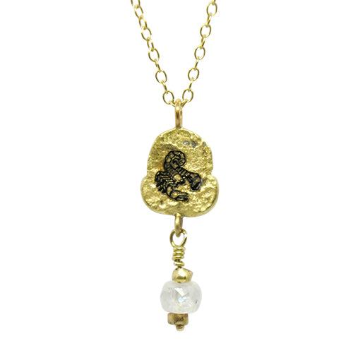 Lesunja Zodiac Scorpio Silver Necklace Yellow Gold Nugget Moonstone, detail view, Lesunja atelier Zurich