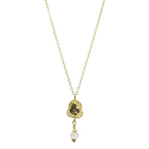 Lesunja Zodiac Scorpio Silver Necklace Yellow Gold Nugget Moonstone, detail view, Lesunja atelier Zurich