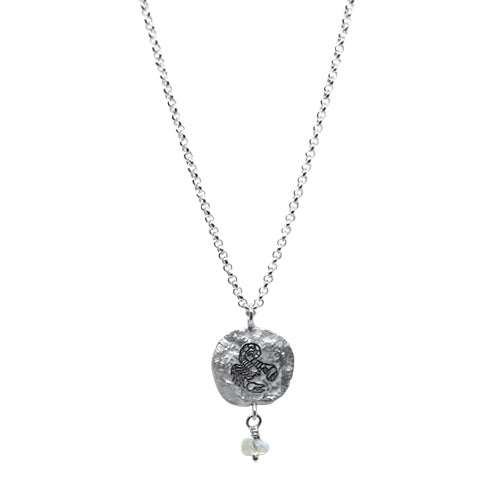 Lesunja Zodiac Scorpio Silver Necklace Rainbow Moonstone, detail view, Lesunja atelier Zurich