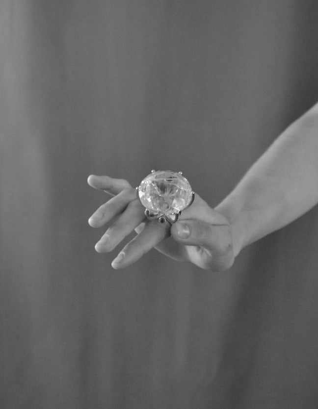 Lesunja Rock Crystal Miracle Of The Seas Yellow Gold Ring, detail view, Lesunja atelier Zurich